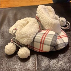 Women’s Pottery Barn fluffy slippers